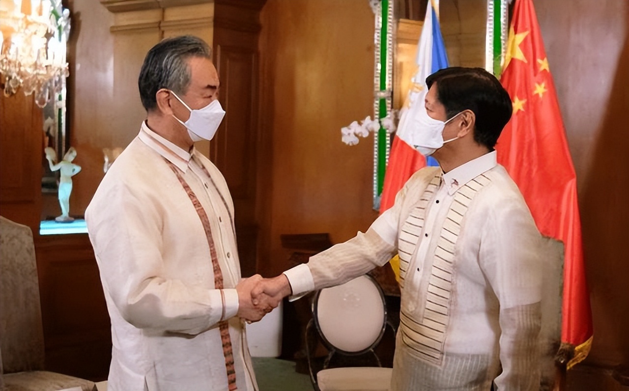 中国海警对擅闯菲船采取管制措施,中国海警首次对菲船登临检查