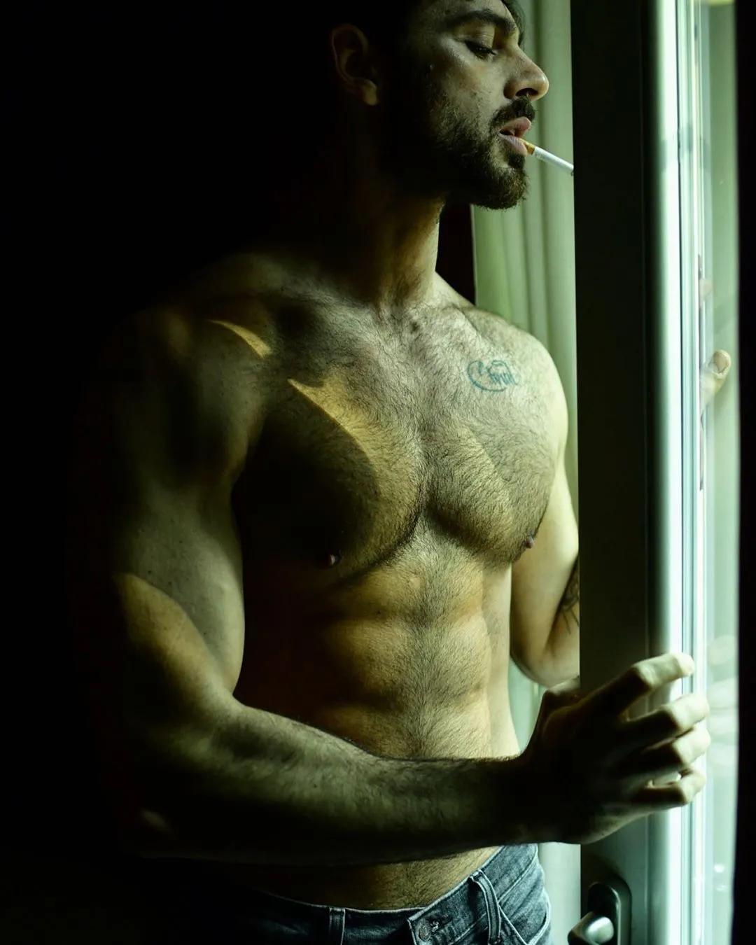 世界上最帅最强壮的肌肉男人,2021全球最帅男面孔第一名