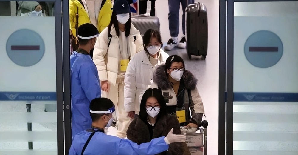 中国人给韩国送钱，韩国网友却直言，中国人不要来我们不欢迎！