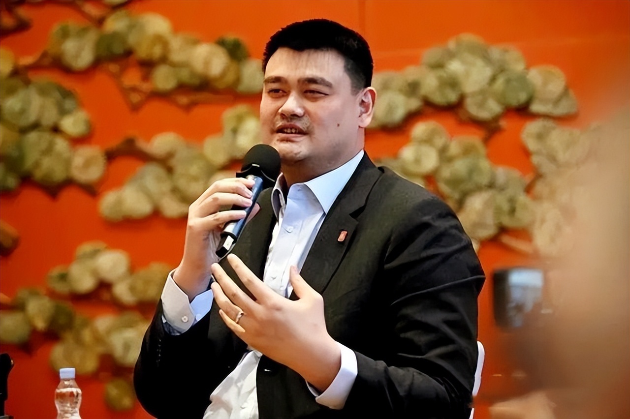 中国男篮黄金一代首发五虎现状：当官、当教练，只有他还在坚持