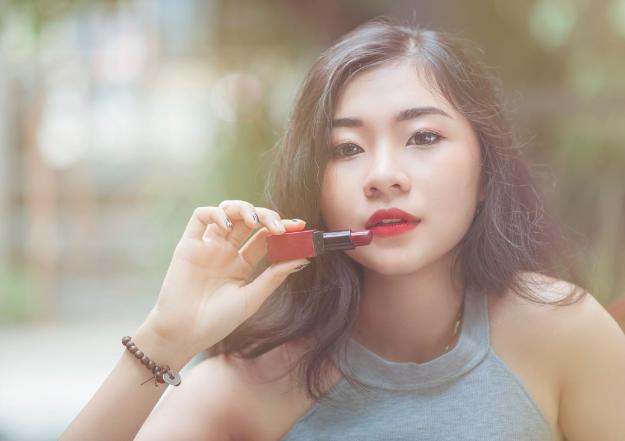 前女友突然发我想你了怎么回,半夜给前女友发想你了她回复无奈