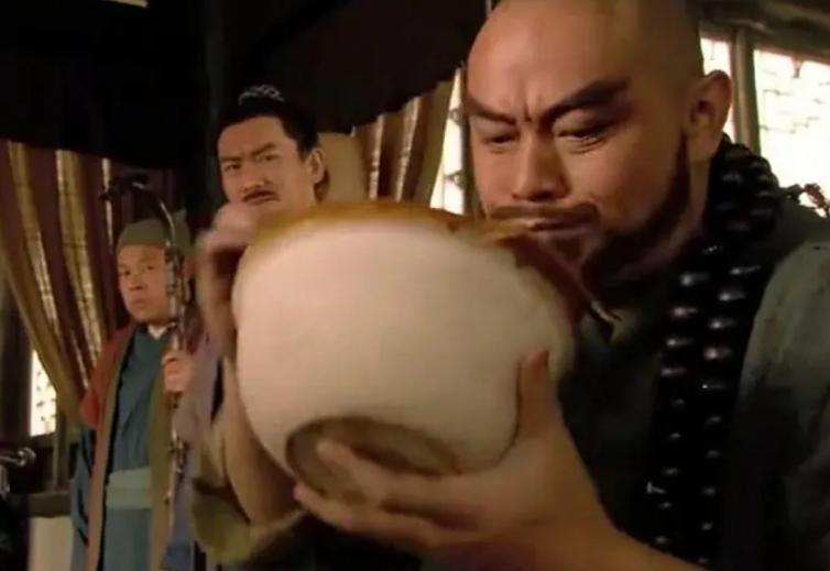 鲁智深和宋江吃鸡,鲁智深宋江吃酒吃肉视频