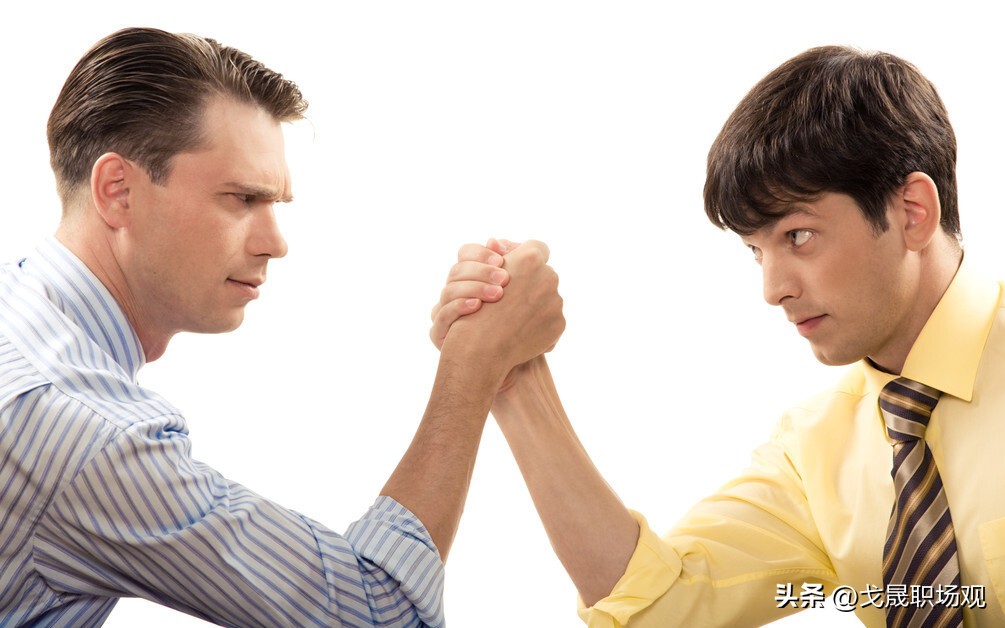 人被捅了一刀后会有力气反击吗,怎么对付背后捅你刀子的人