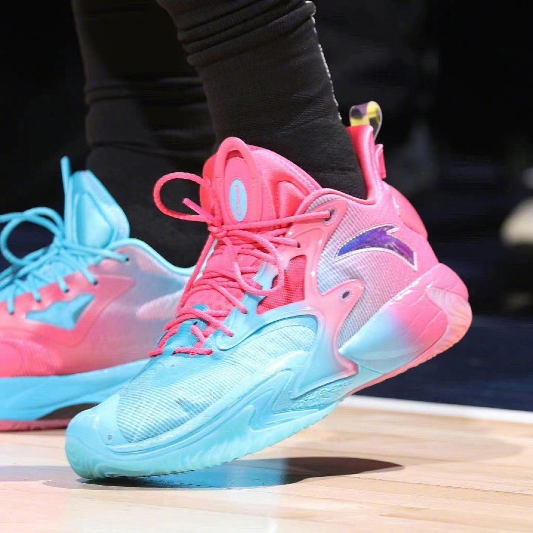 附加赛拉塞尔上脚鞋,拉塞尔李宁比赛