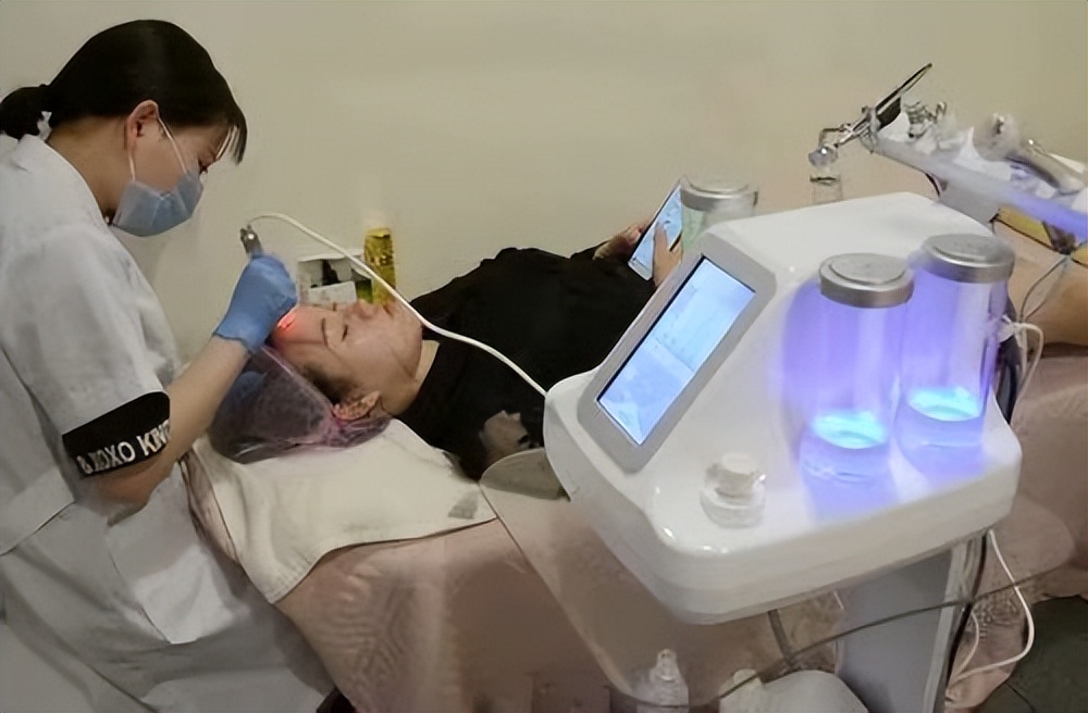 毛孔堵塞毛孔发黑怎样清理,毛孔长螨虫堵塞毛孔怎么办