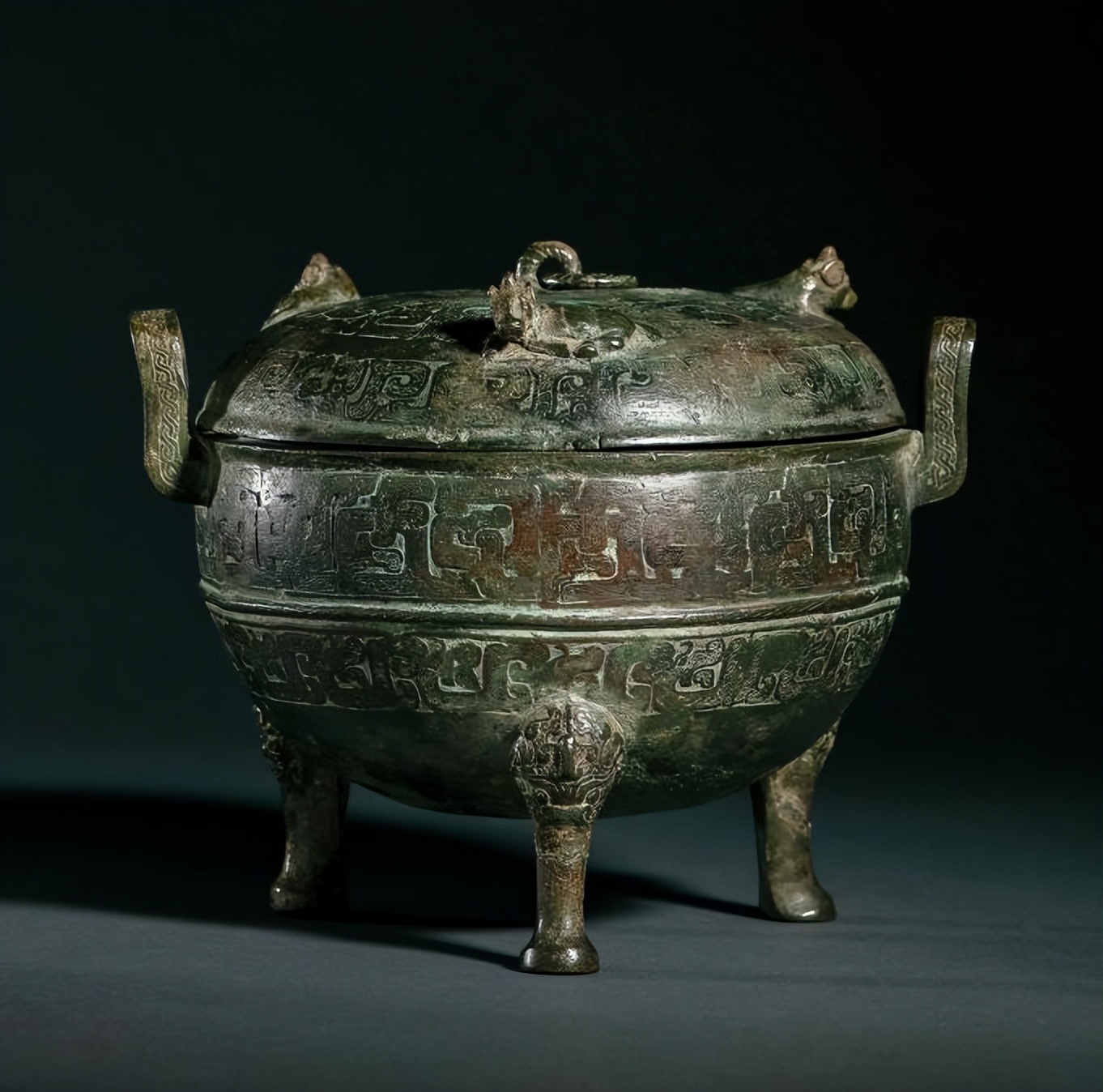 皇帝吃饭“食不过三”，剩下的食物去往哪里，竟形成一条产业链