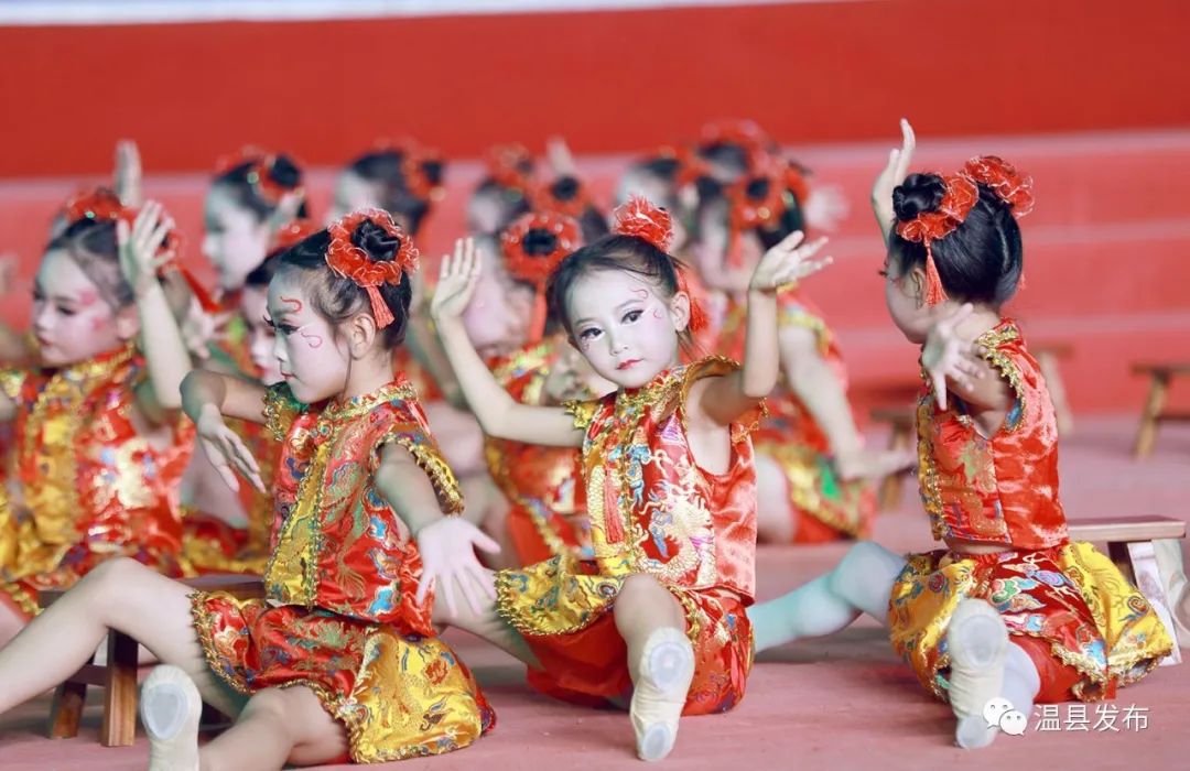 来了，当之无愧的“领舞者”！