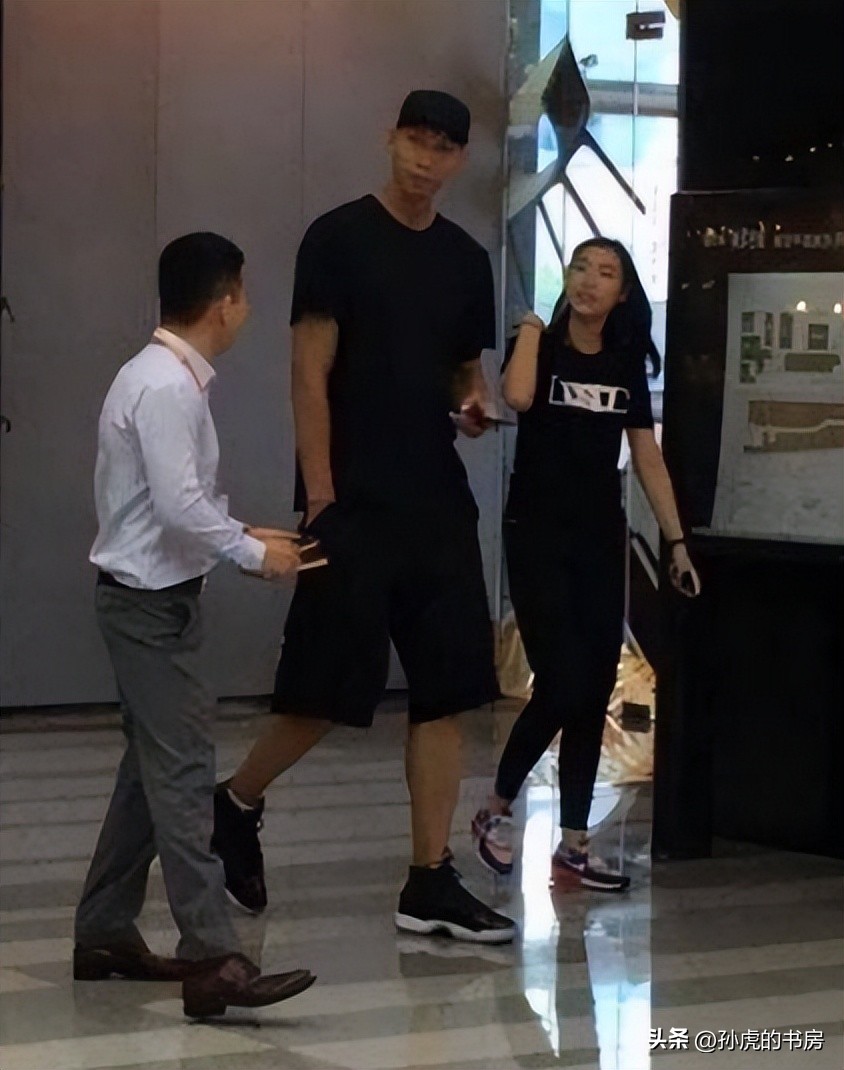 易建联生了多少个孩子,易建联27岁成就