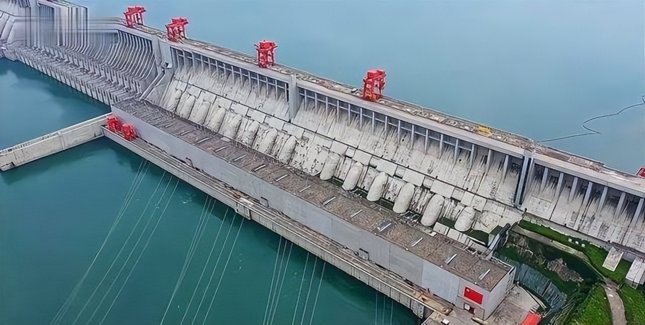 1997年重庆脱离四川成为直辖市，*小平邓**：这是关乎千秋万代的大事