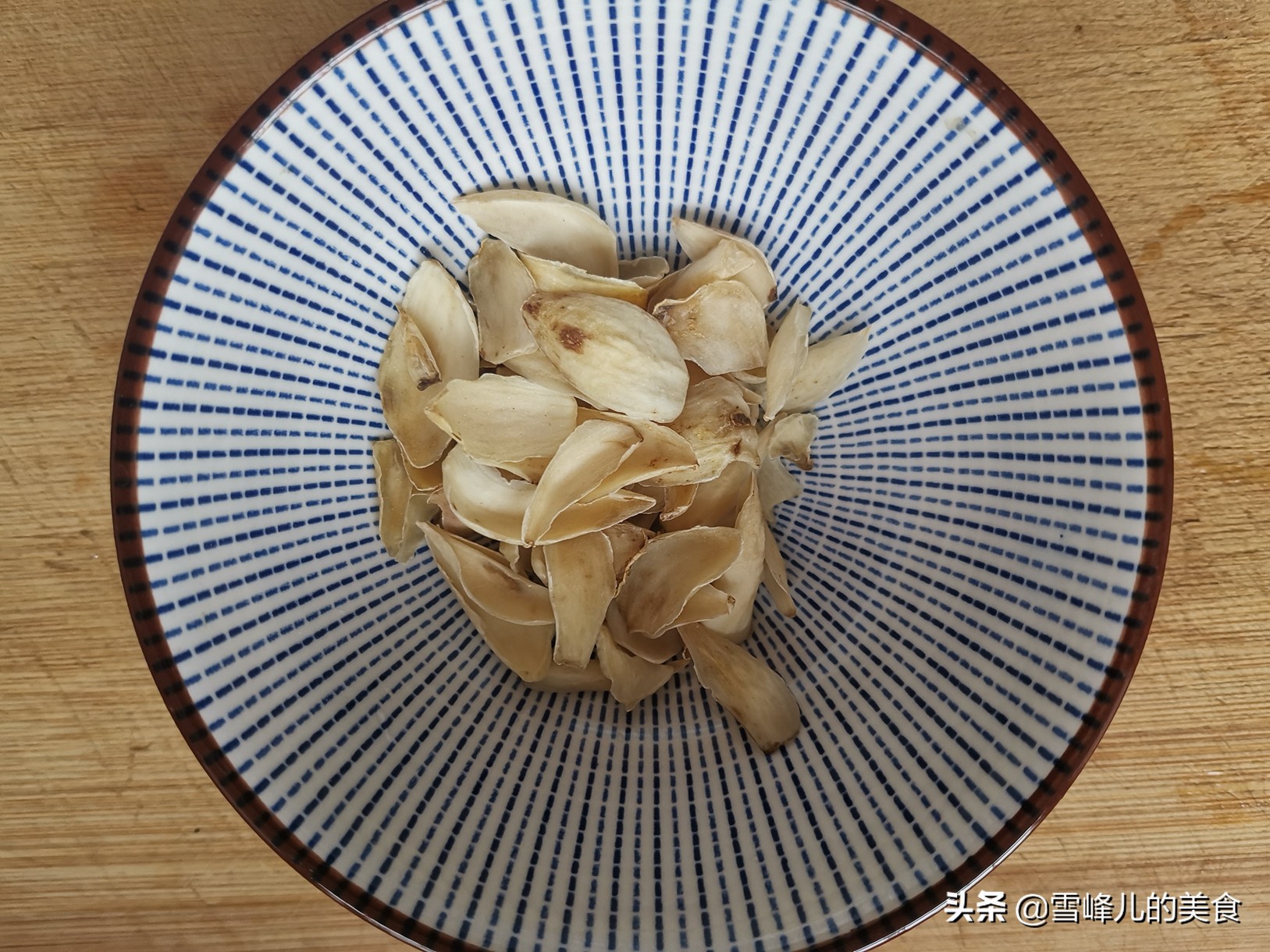 银耳怎么样才能熬出胶来,银耳怎么熬制才容易出胶