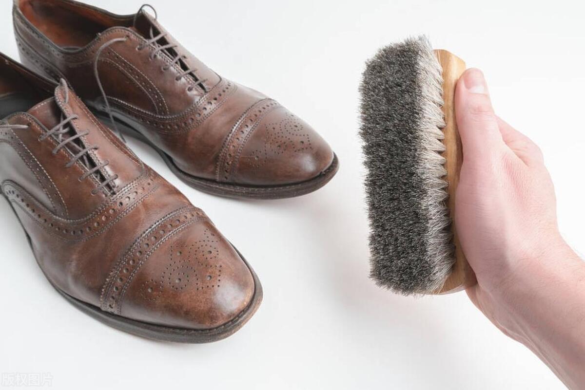 刷鞋妙招又快又干净,不折损鞋面的刷鞋方法