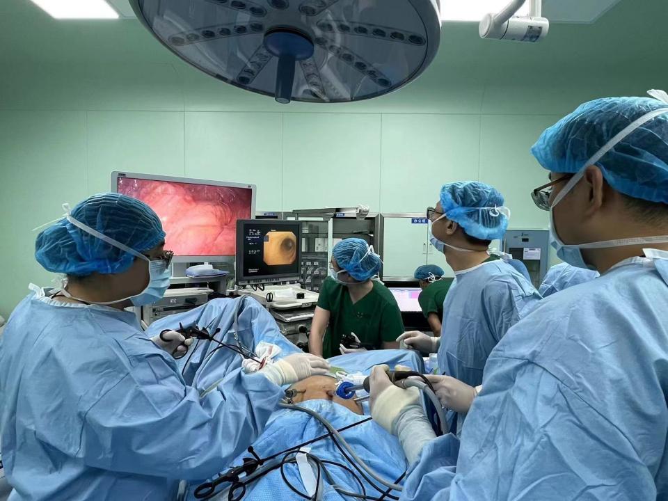 微创之声|烟台山医院胃肠外科“双镜合璧”完成一例无切口胃癌+直肠癌NOSES根治术