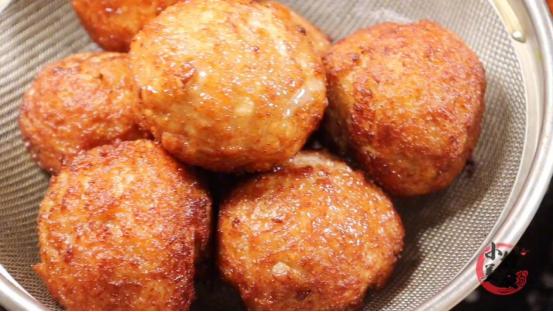 丸子这样做香脆酥软怎么吃都不腻,冬季简单又好吃的丸子