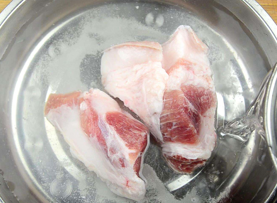 冰箱里冻肉解冻最快方法,冰箱里的冻肉怎么能迅速化开