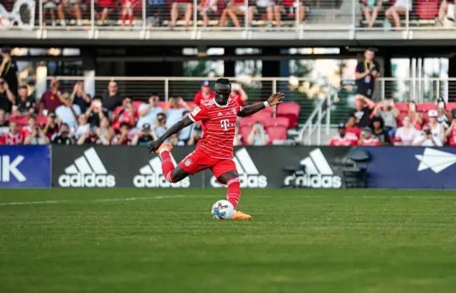 今日头条热议榜,黄潜vs拜仁莱万