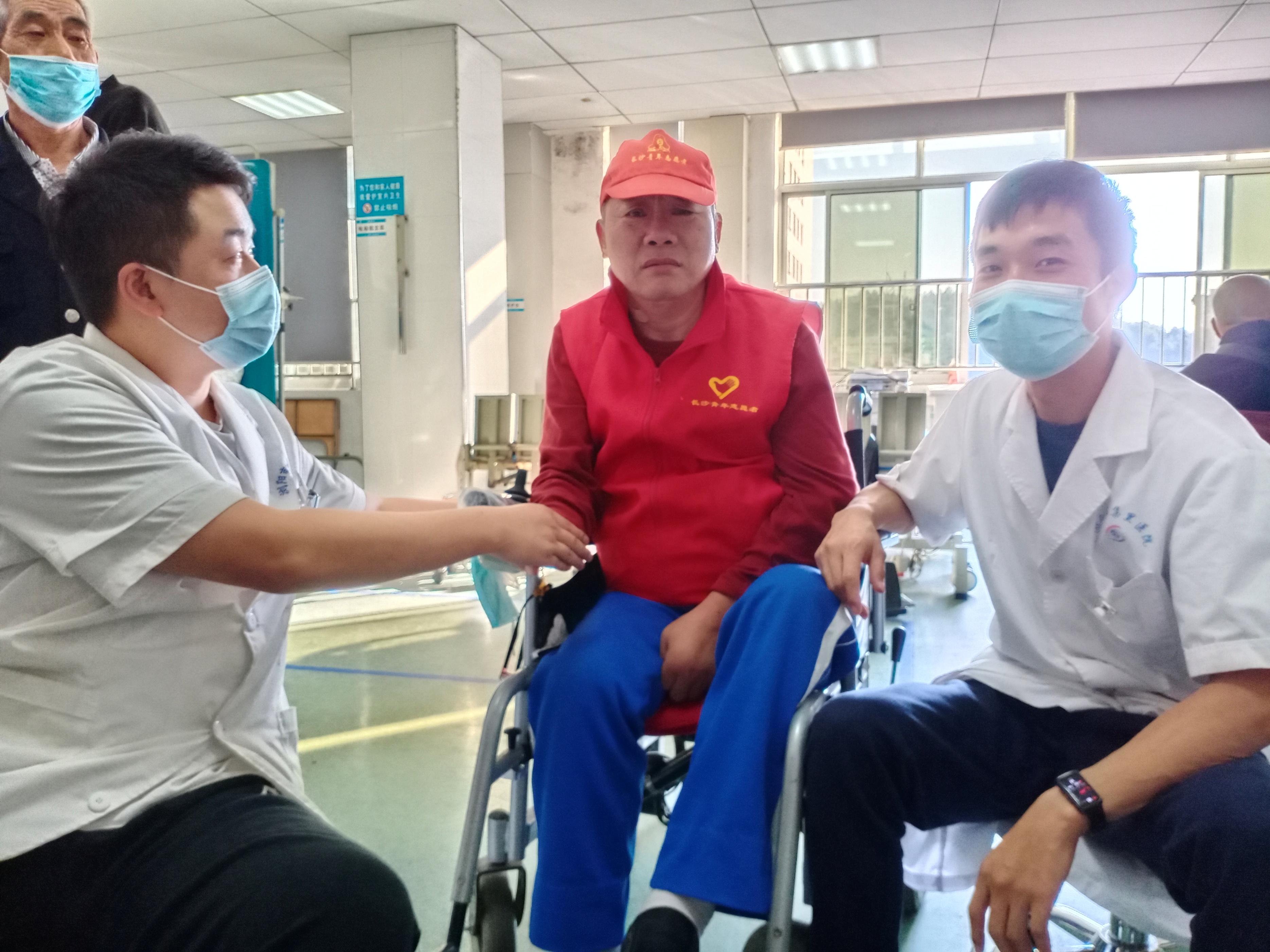 湖南省首届金牌义工王富成说：浏阳市集里医院真好