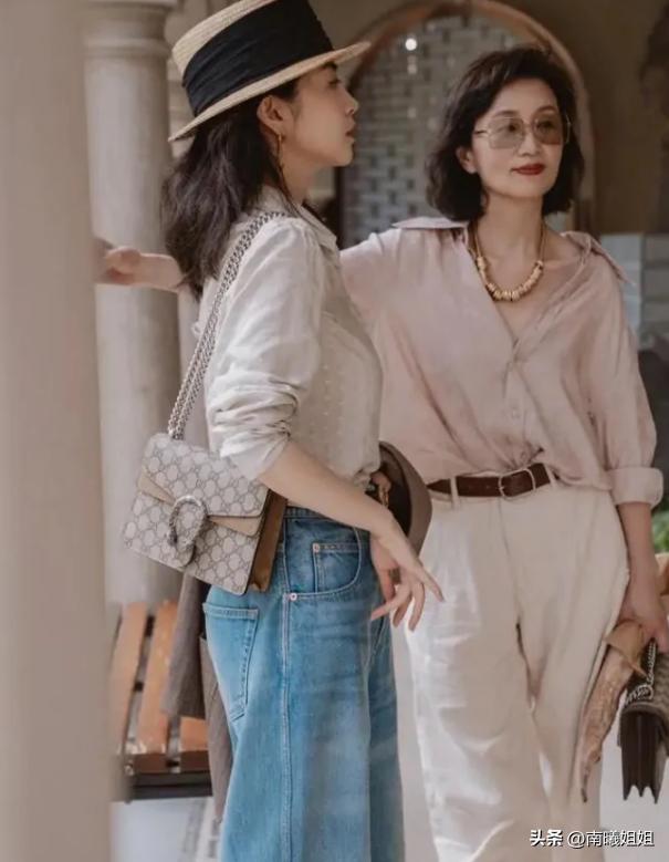 等你到了五六十岁，尽量不要穿花裙、老年衫，换成这样打扮更时尚