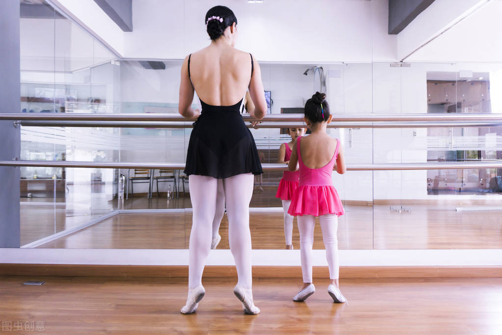 每天踮脚尖坚持一个月有什么改善,每天踮脚尖五分钟胜过一小时运动