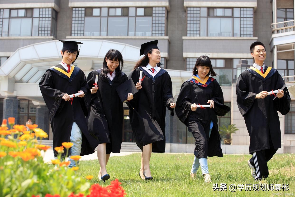 低分的孩子报大专好还是考大学好,孩子上公立大专好还是民办本科好