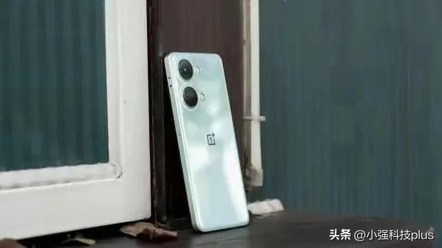 2500左右最值得入手的手机推荐,2500左右最值得入手的手机首选