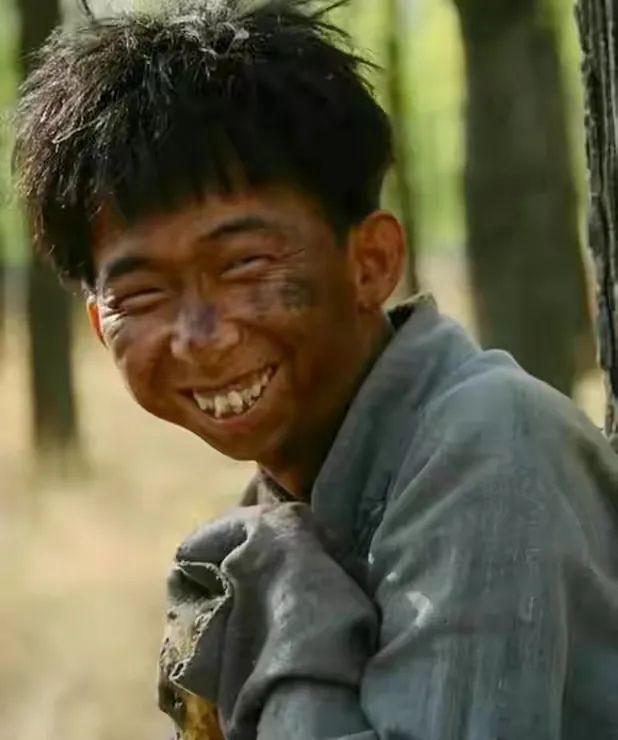 四大丑男演员娶到四大美女,又矮又丑男演员且娶了漂亮的老婆