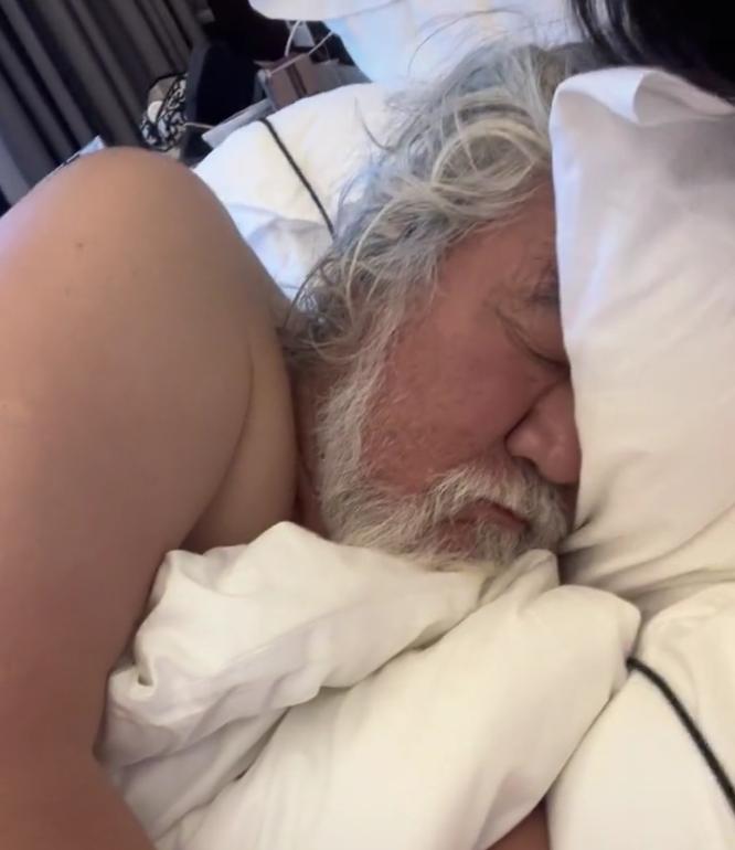 十位感染新冠的名人有没有死,12月因新冠去世的名人