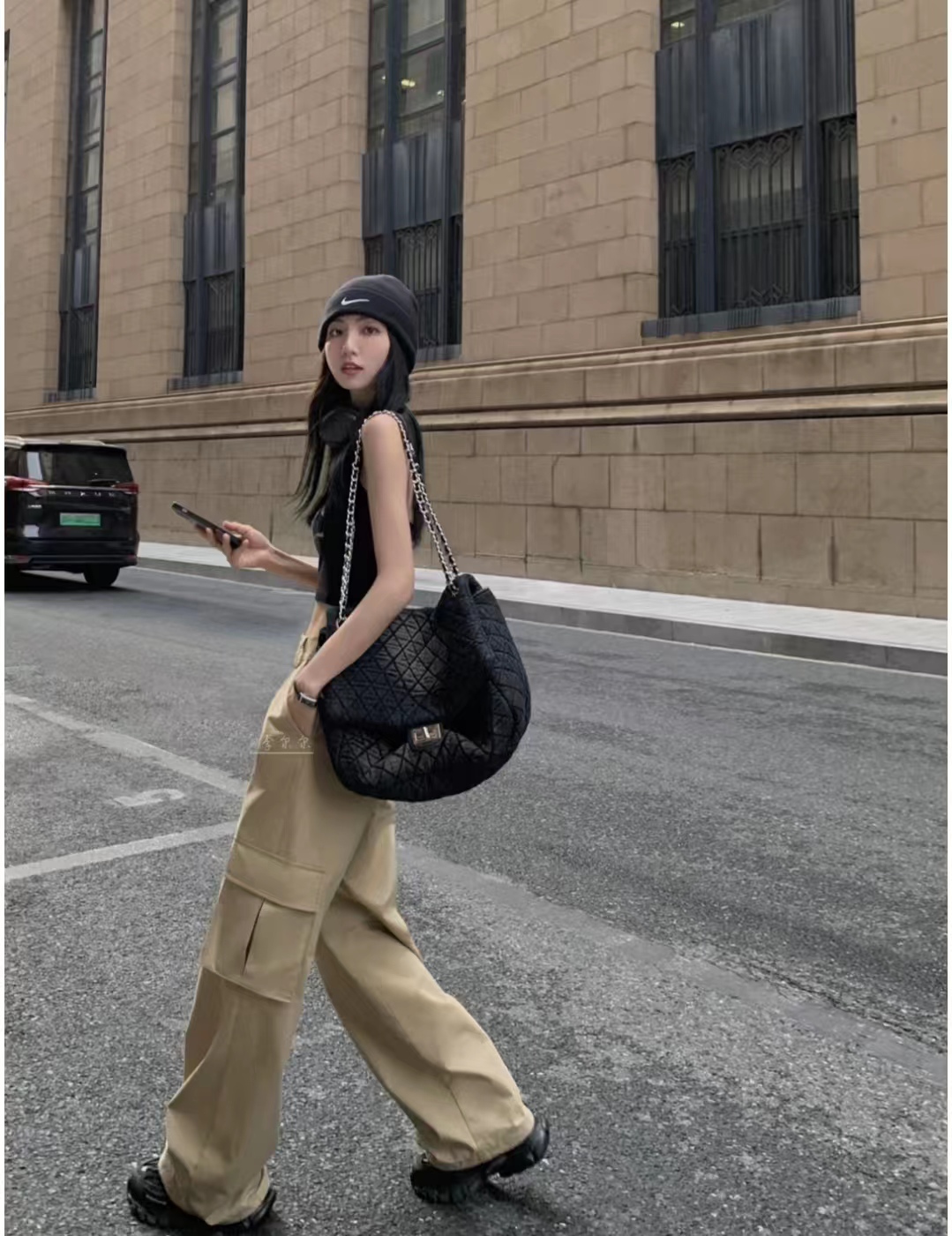 卡其色衣服怎样搭出高级感,早秋卡其色长袖衬衫外套高级穿搭