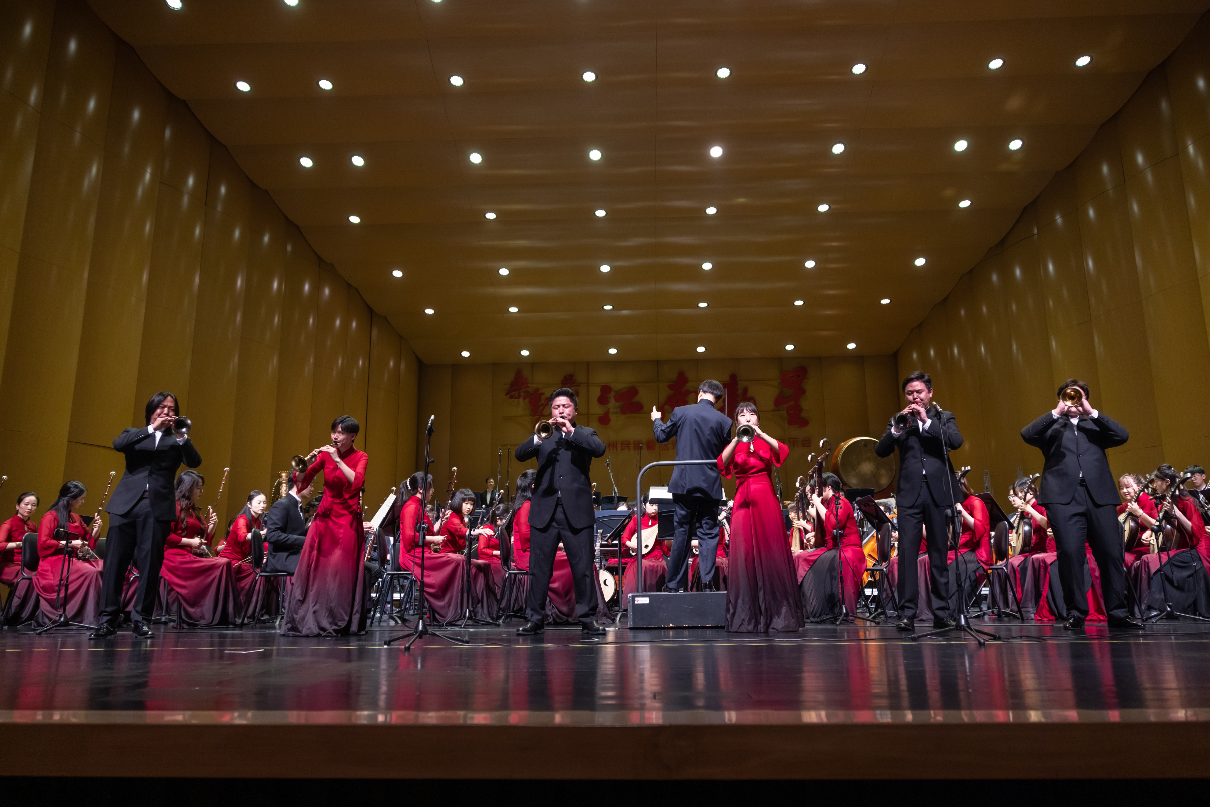 苏州交响乐团表演春节交响曲,苏州民族管弦乐团音乐厅舞蹈演出
