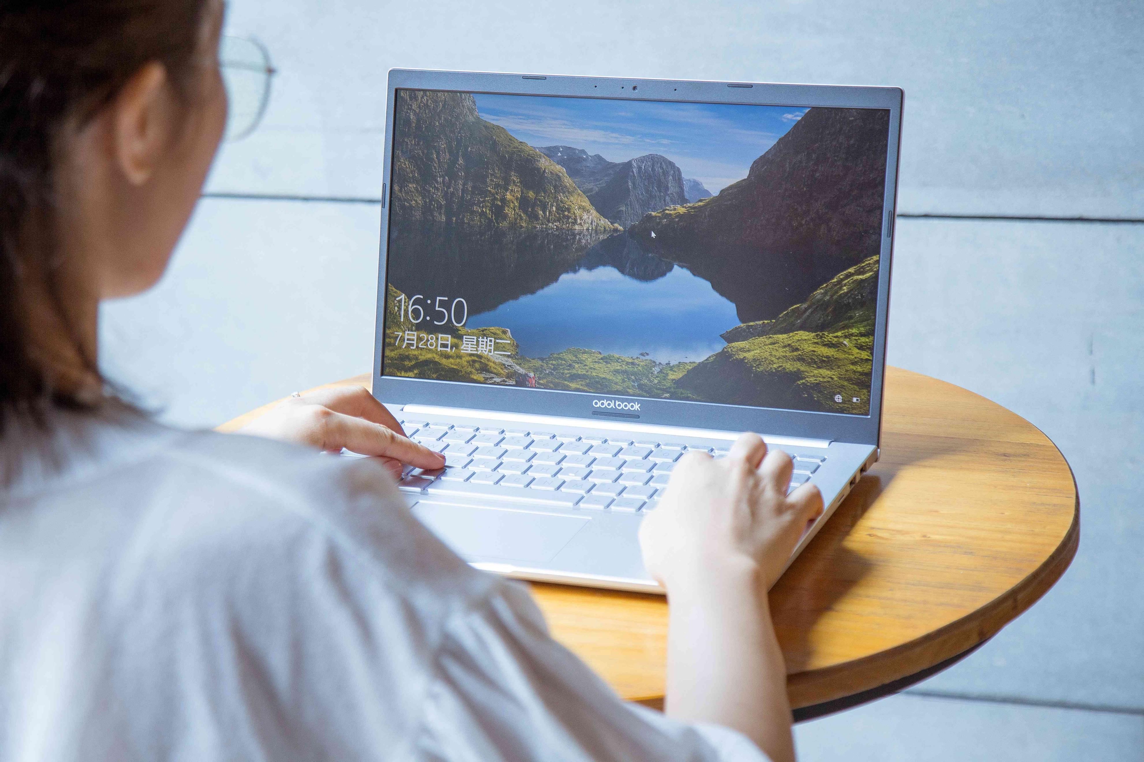 大一新生应如何选择笔记本电脑,大学常用的笔记本要什么配置