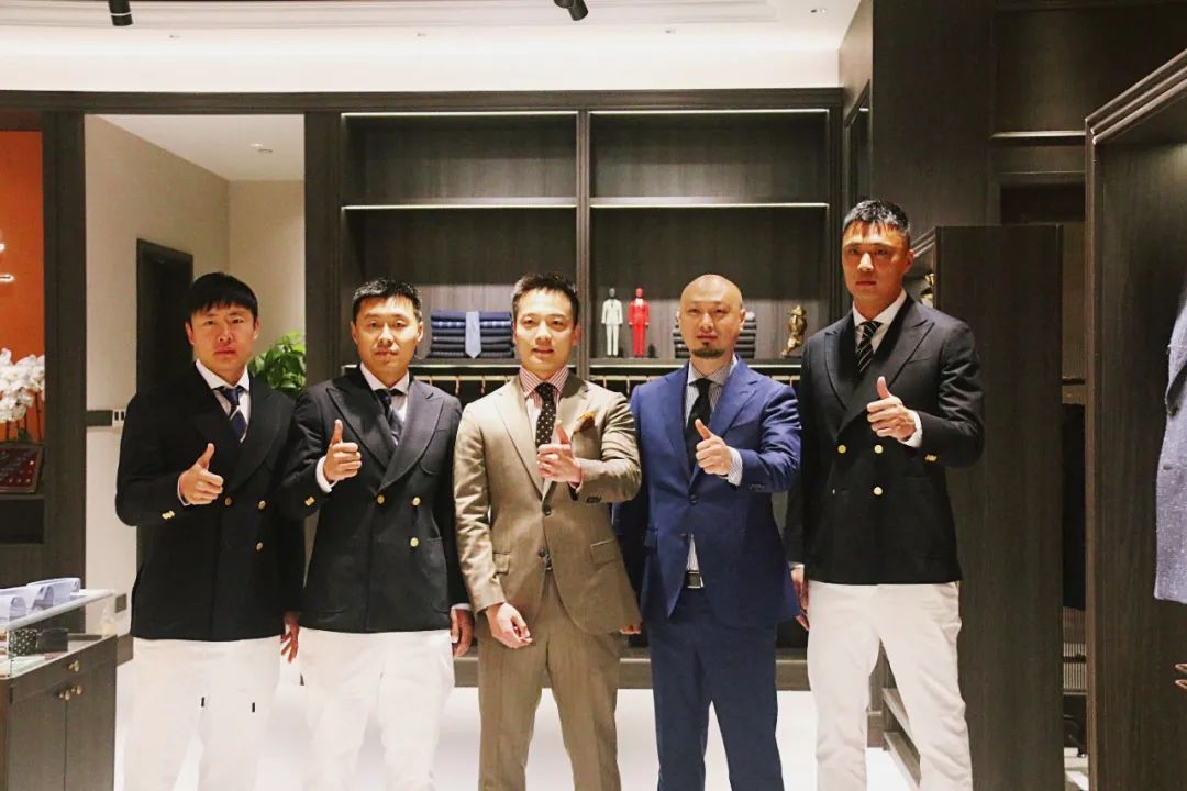 海牛圣诺保伦,天团西装秀