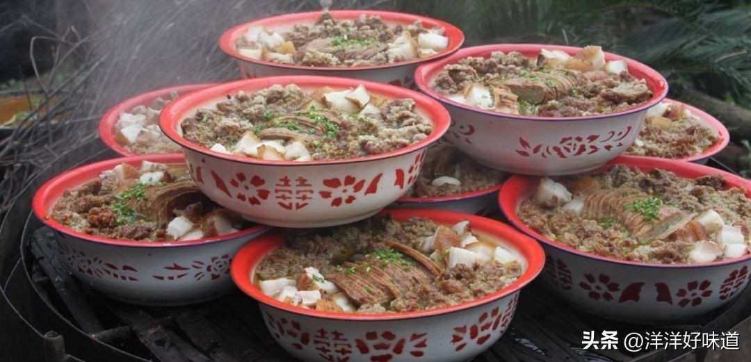 贵州大哥吃食物,大哥农村吃席视频