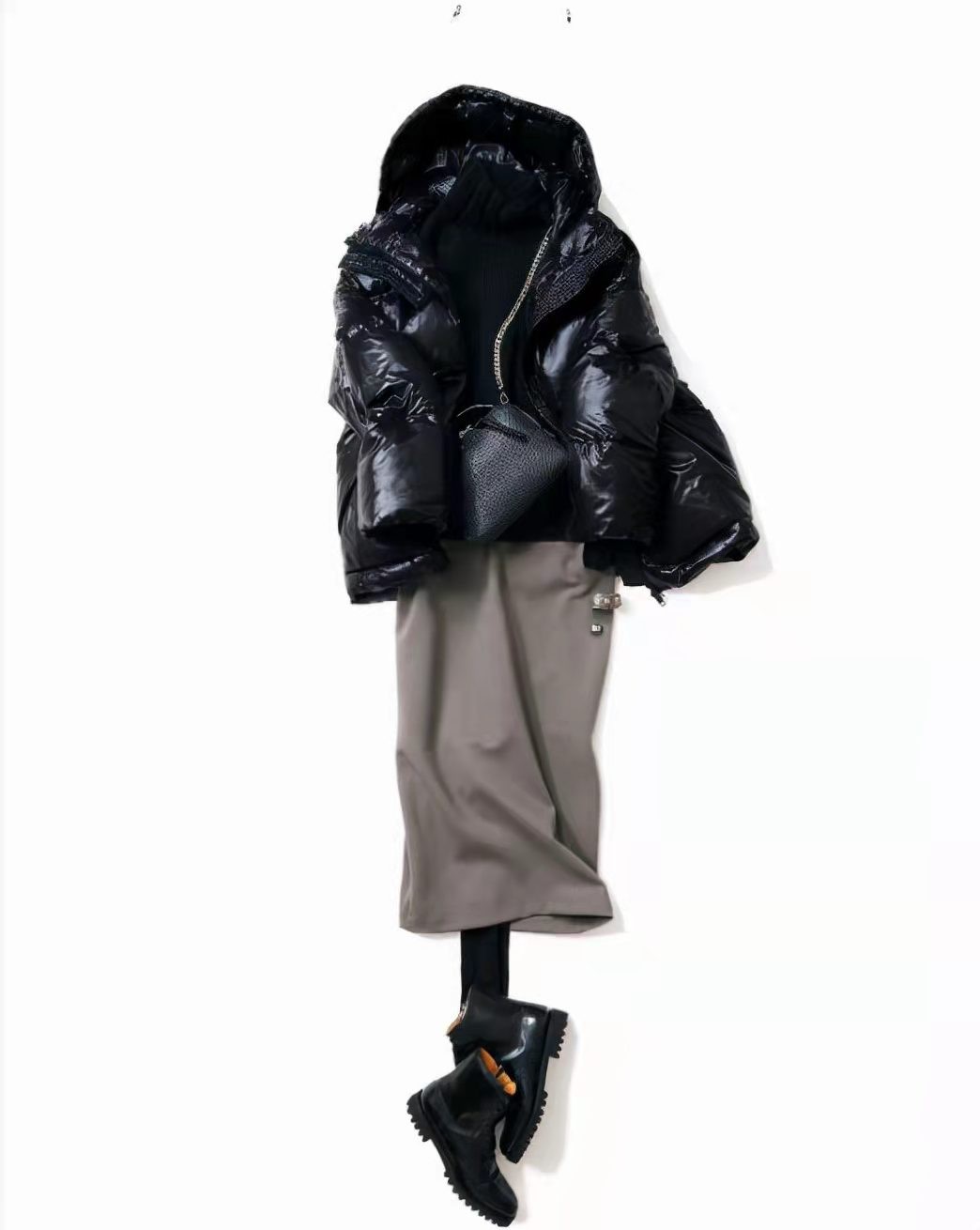 羽绒里面可以穿黑的吗,羽绒要贴身穿