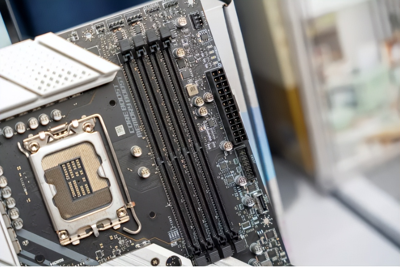 xpg白色机箱,xpg白色和金色