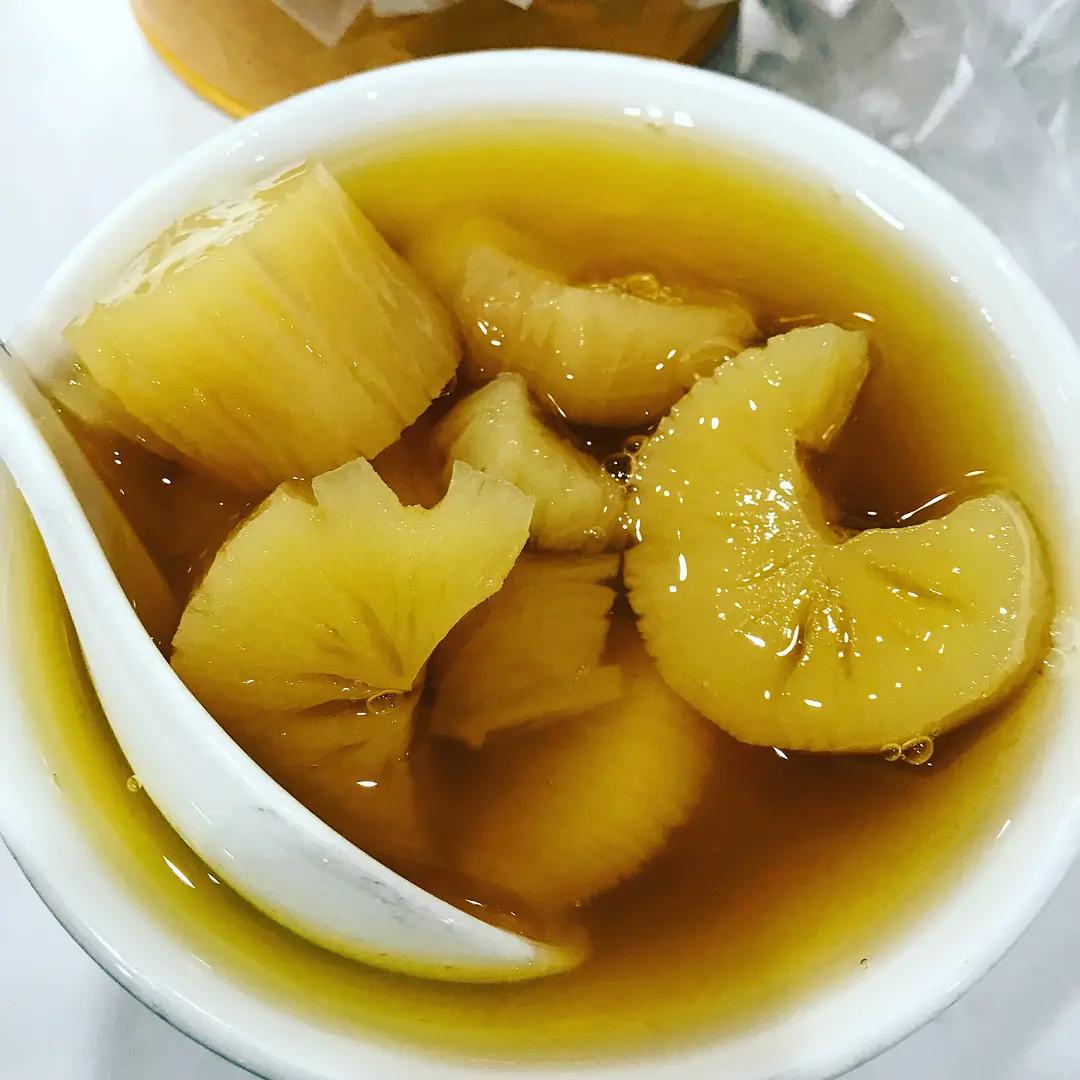 柳州10元一碗粉多菜,柳州最多配菜的螺蛳粉