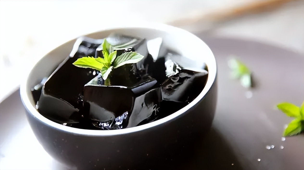 致富经灵芝种植技术视频,仙草种植利润多少钱一亩