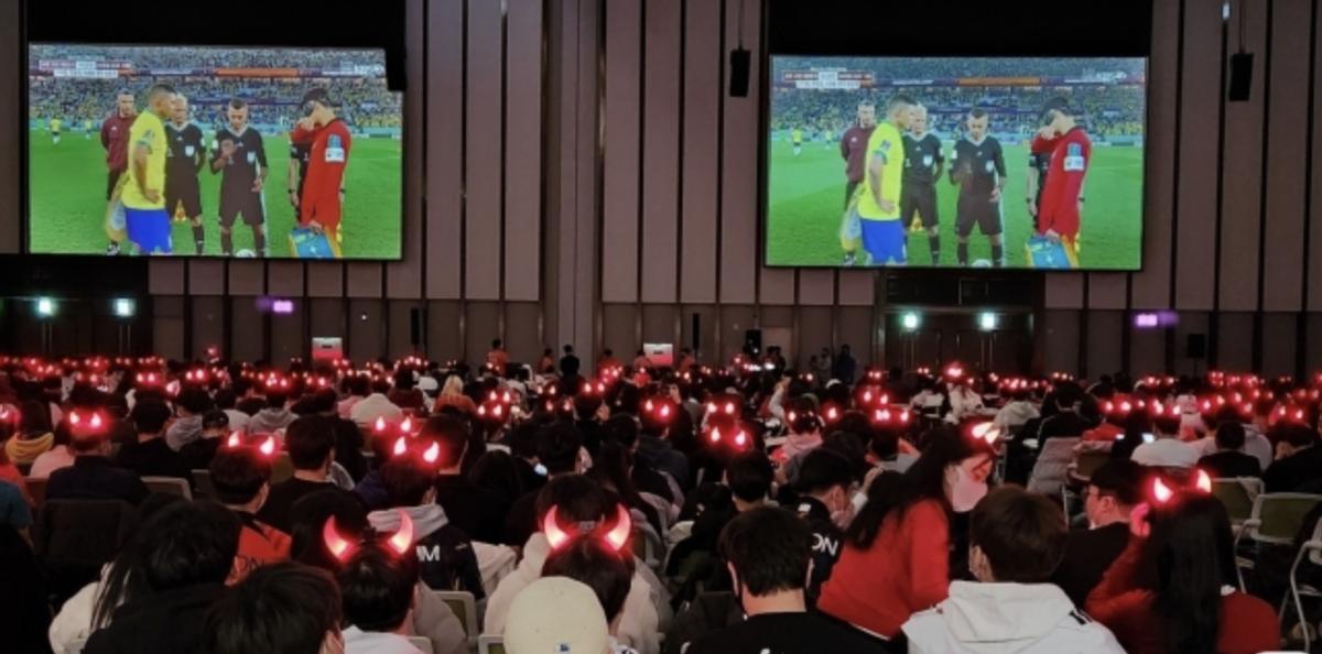 孙兴慜被打视频,孙兴慜三球被吹热刺1-2不敌维拉