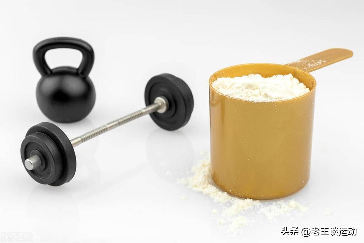 健身吃了增肌粉还需要吃几个鸡蛋,健身增肌是吃鸡蛋好还是蛋白粉好