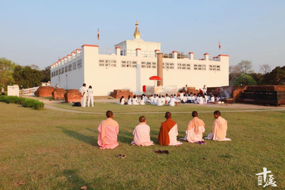 佛教出家为啥非剃光头呢,出家人为何要剃除须发