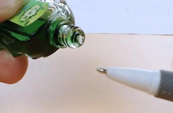 圆珠笔写字不出油怎么解决,圆珠笔写字不顺滑