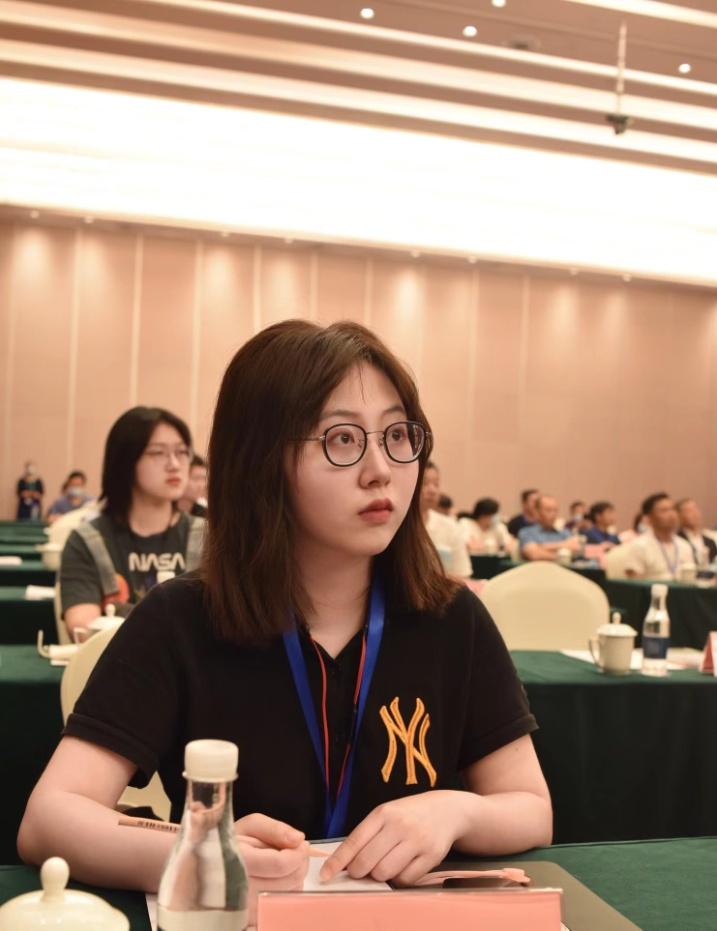 清华脱口秀女博士央视,一个博士说脱口秀