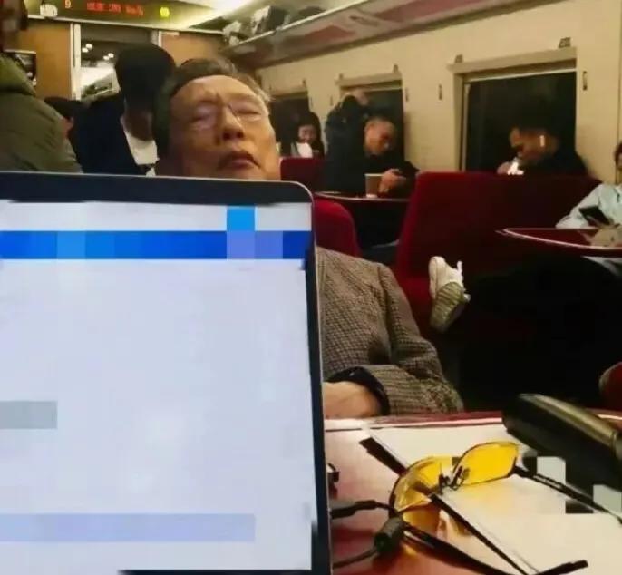 疫情全面放开后，为何这么多人大骂钟南山？他到底做错了什么？