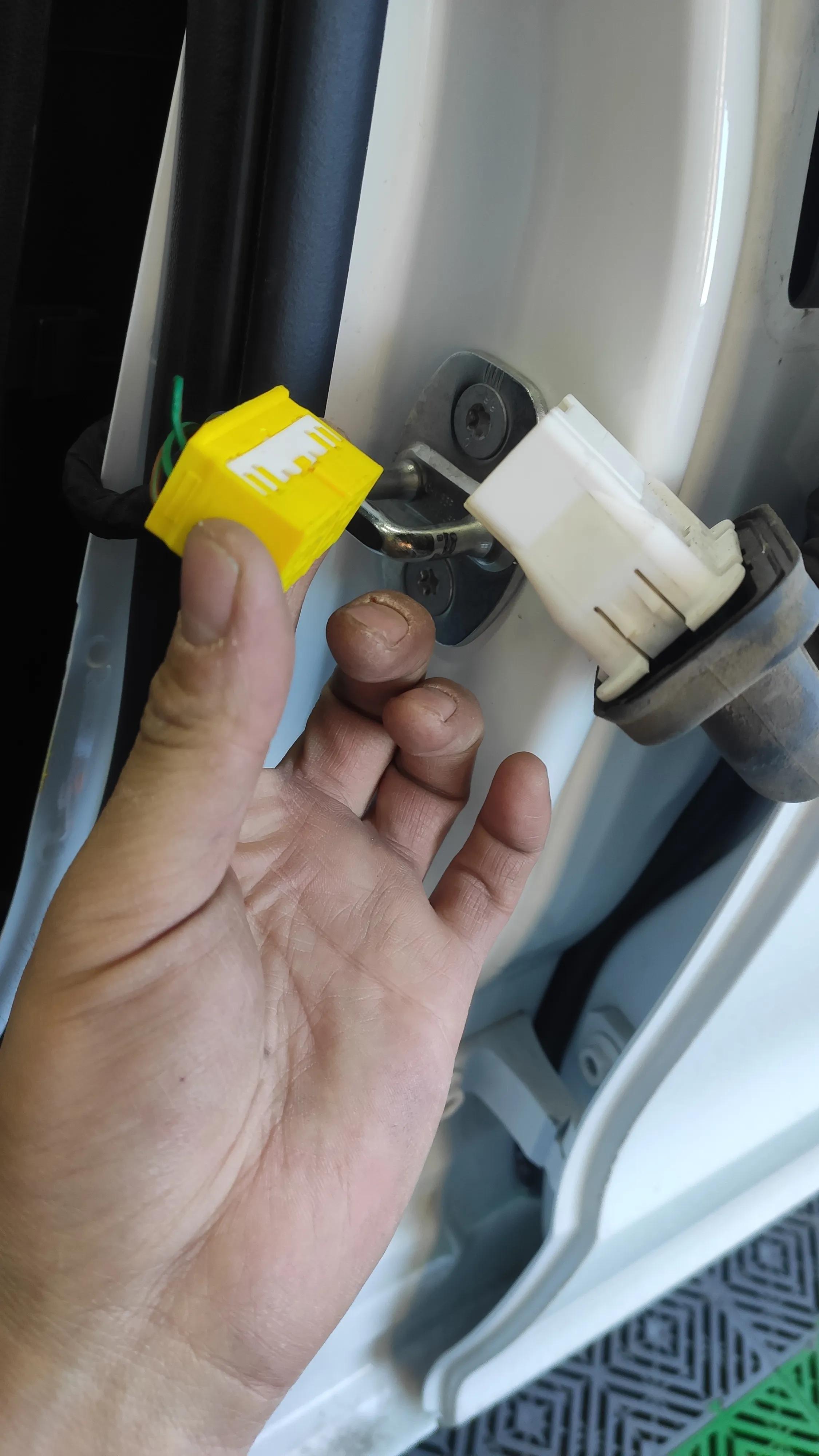 奇瑞艾瑞泽后门安装喇叭教程,艾瑞泽加装前门喇叭步骤