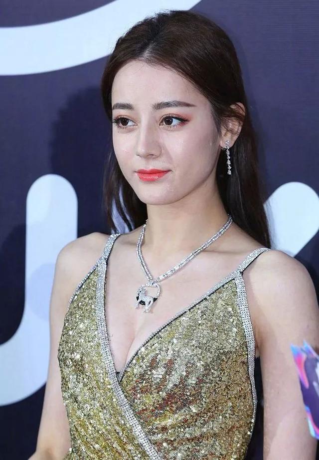 金星说走红毯穿深v,金星吐槽深v抹胸装