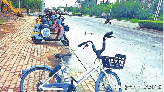 大庆记者街头寻觅共享单车
