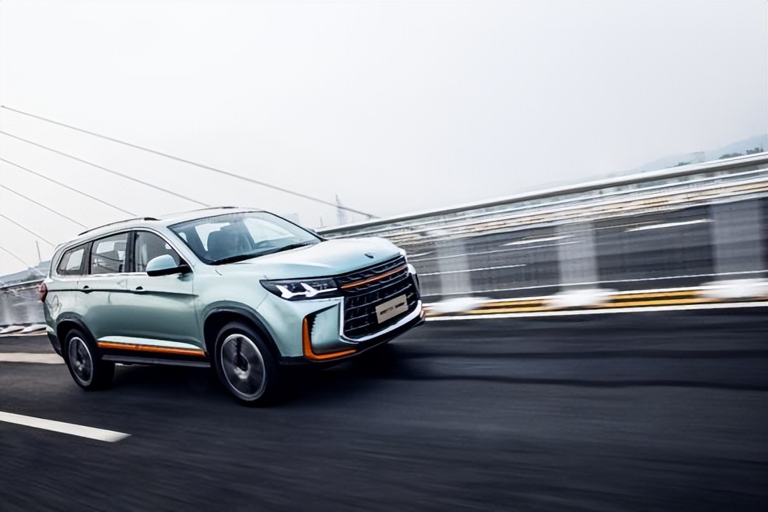 东风风行t5马赫版和荣威rx5哪个好,风行t5马赫版用的什么型号led