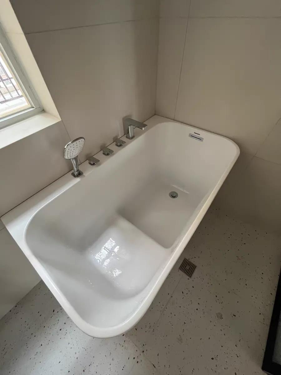 浴缸款式哪种比较好,不同材质的浴缸有何优缺点