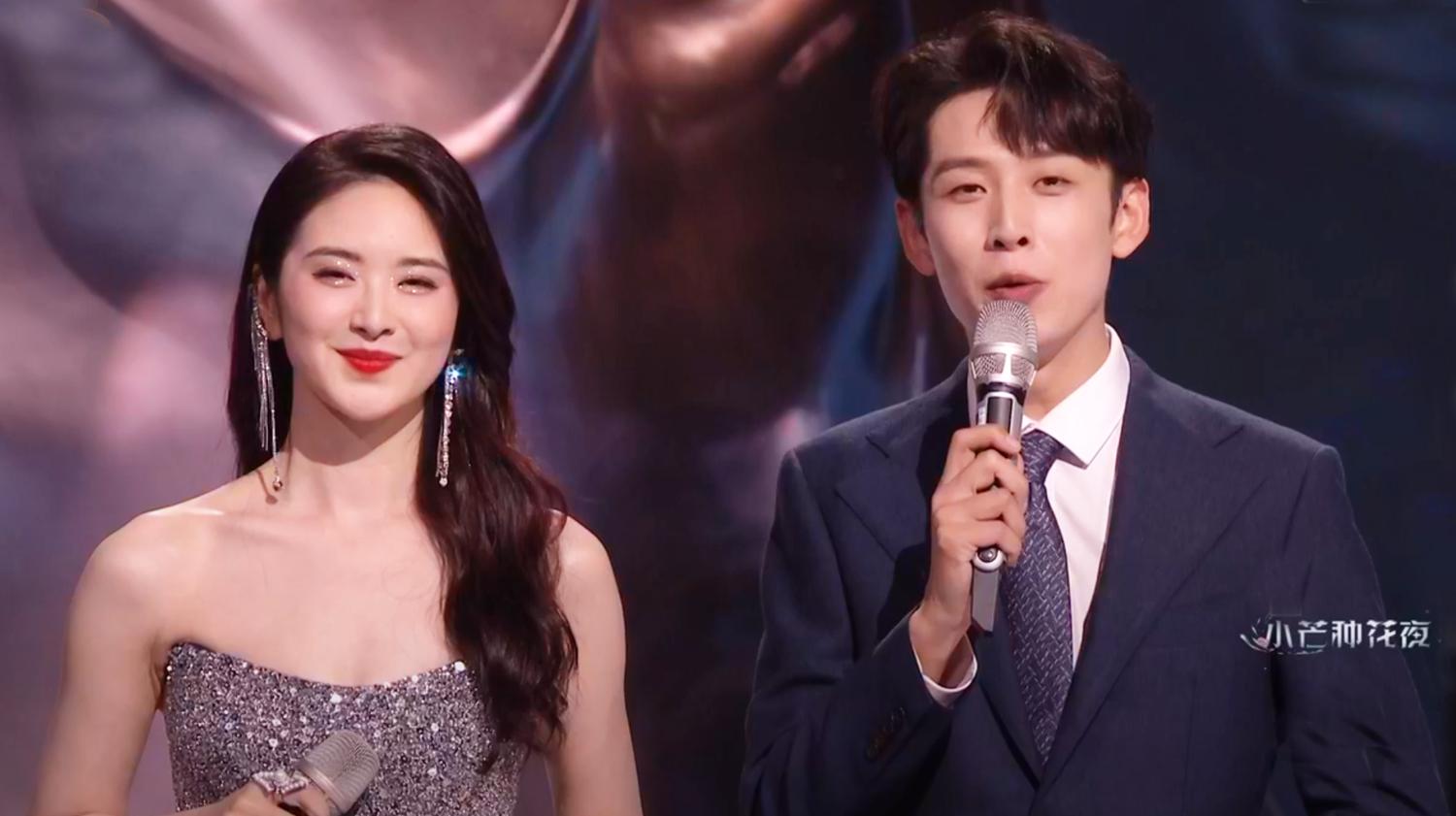 芒果电商晚会：6人主持团抢眼，4小花同台比美，何炅接班人被替代