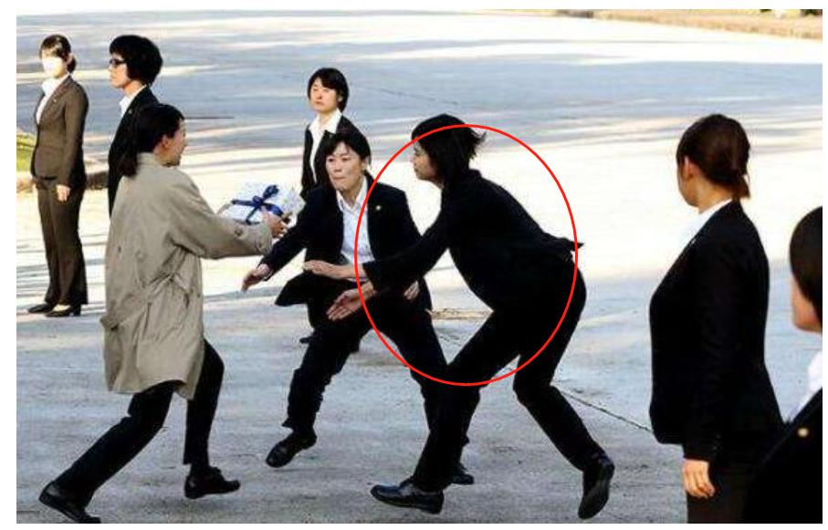 日本安倍晋三身边女保镖,安倍晋三女保镖最新消息