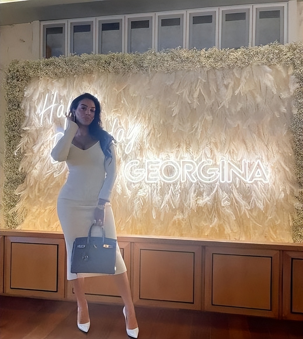 生3个孩子也没用，乔治娜花钱如流水高调炫富，和C罗出现感情危机