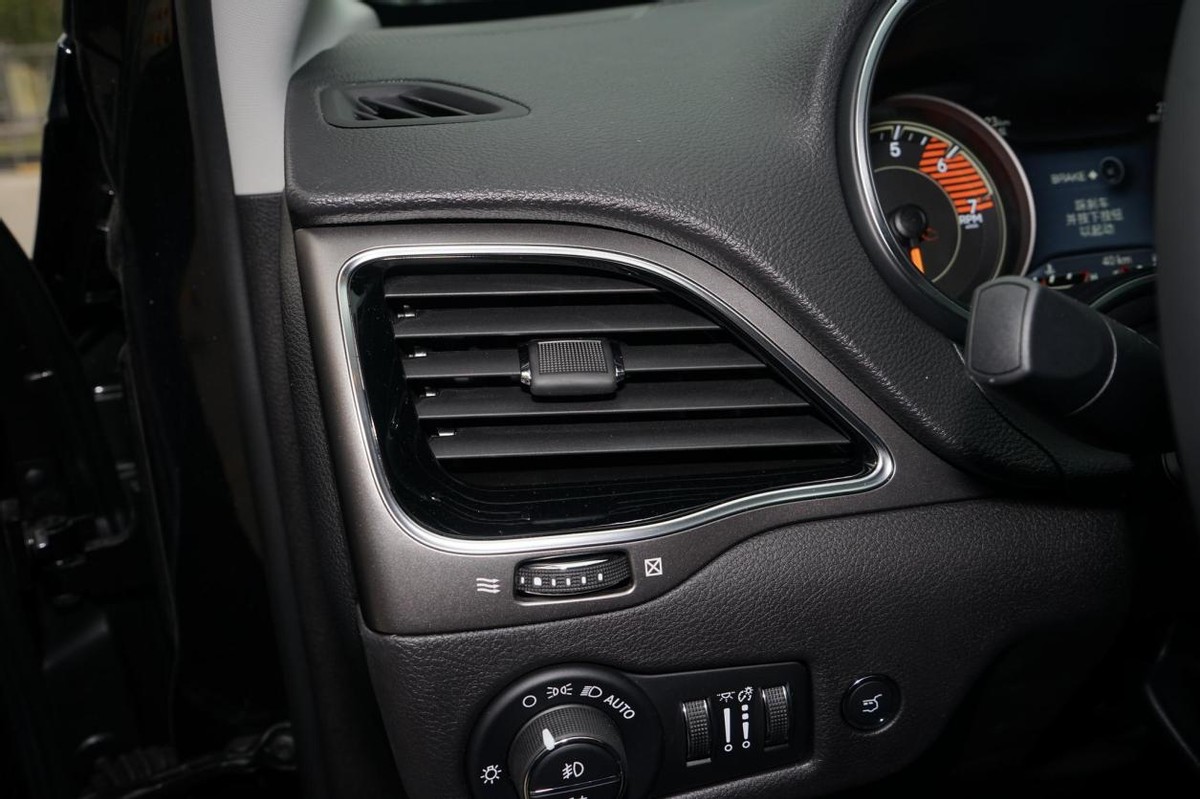 jeep自由光265,2020款自由光2.0t四驱265马力